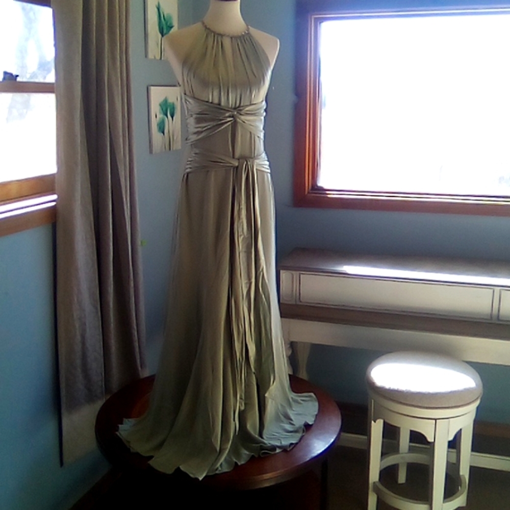 Teri Jon Green Maxi Dress Elegant Design